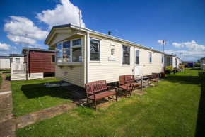 Lovely 6 berth caravan for hire at Seawick Holiday Park in Essex ref 27502S